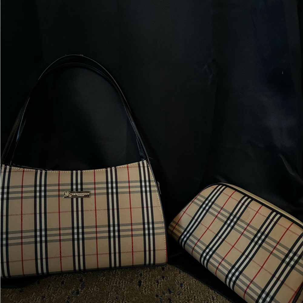 Burberry of London hand bag 300 for the set